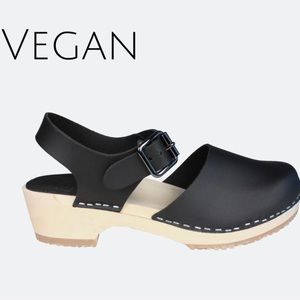 Vegan Wood Clogs in black size 40.